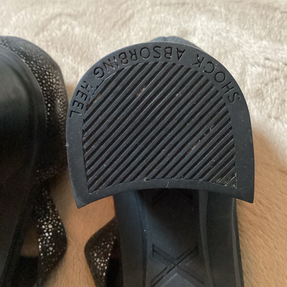 MUNRO Black Comfort  Metallic Leather Sandal — Worn Once Inside - Picture 8 of 8